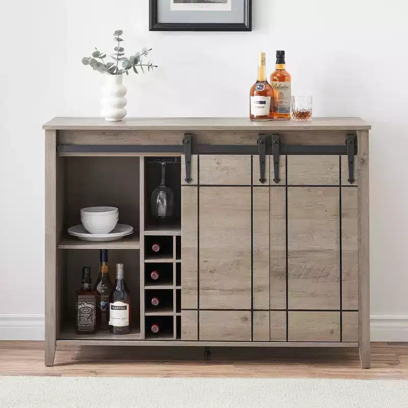 Buffet de salle à manger avec porte coulissante de style grange, porte-bouteilles et finition couleur feu
