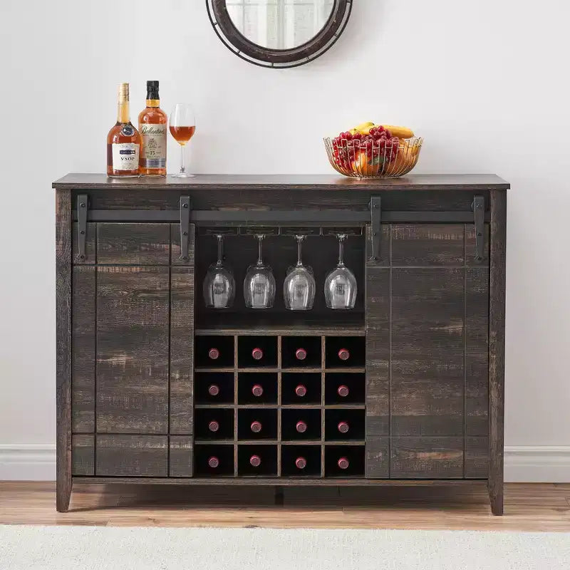 Buffet de salle à manger avec porte coulissante de style grange, porte-bouteilles et finition couleur feu