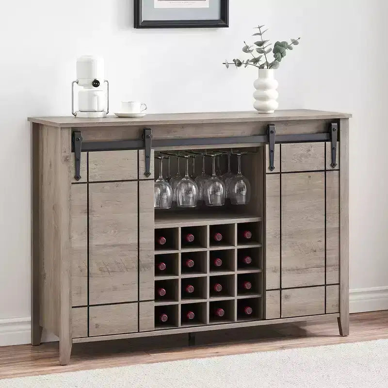 Buffet de salle à manger avec porte coulissante de style grange, porte-bouteilles et finition couleur feu