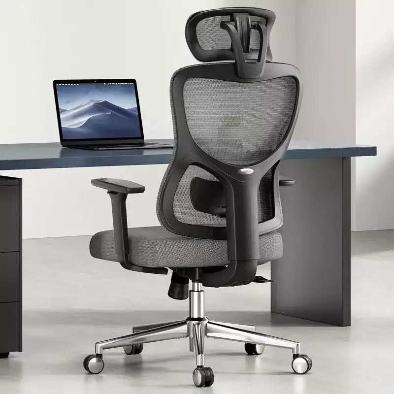 Fauteuil de bureau en maille bleu à dossier haut avec appui-tête et accoudoirs réglables, siège individuel