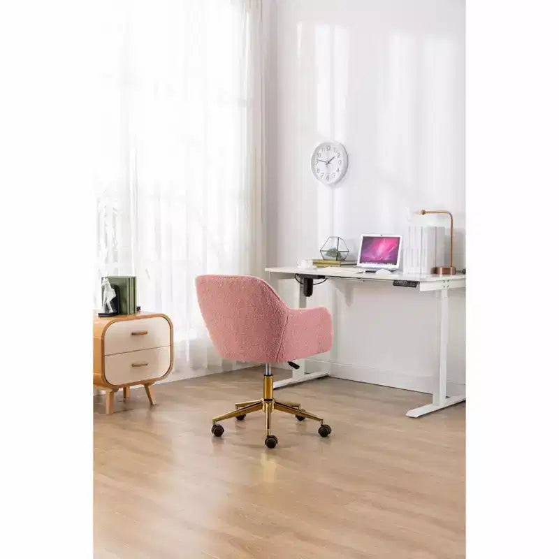 Fauteuil de bureau pivotant en tissu Teddy blanc avec piètement en métal doré, 1 personne, hauteur réglable