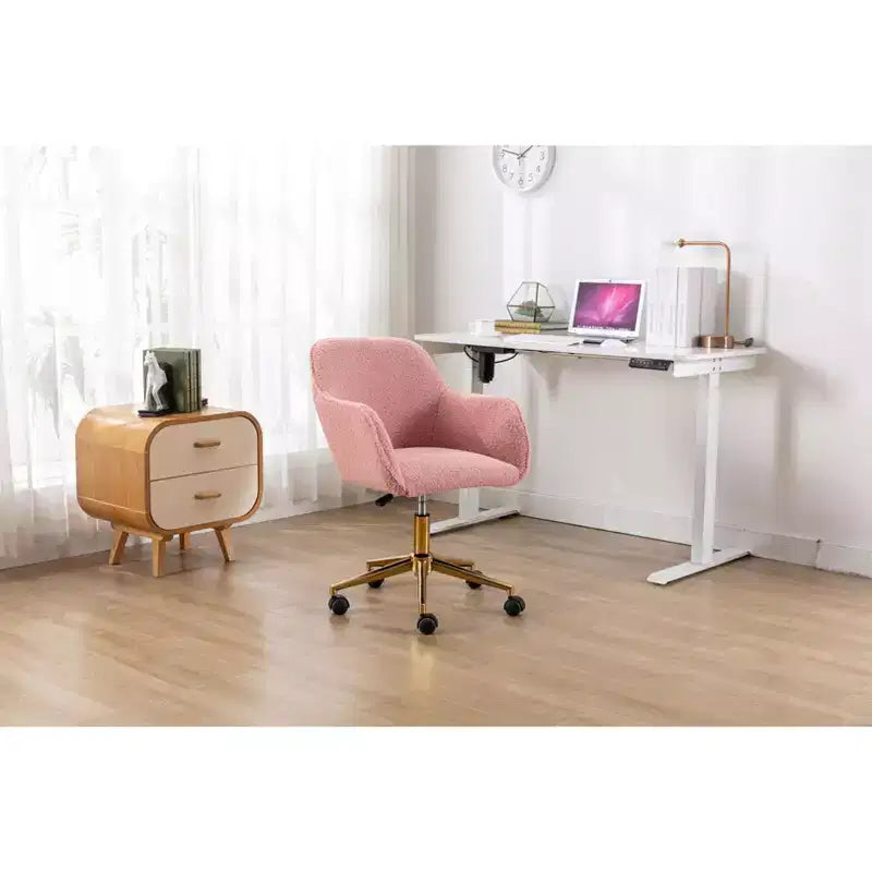 Fauteuil de bureau pivotant en tissu Teddy blanc avec piètement en métal doré, 1 personne, hauteur réglable