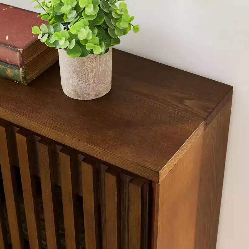 Buffet/armoire de rangement mi-siècle noir/noyer avec 2 portes à lattes et 2 étagères, pour 1 personne