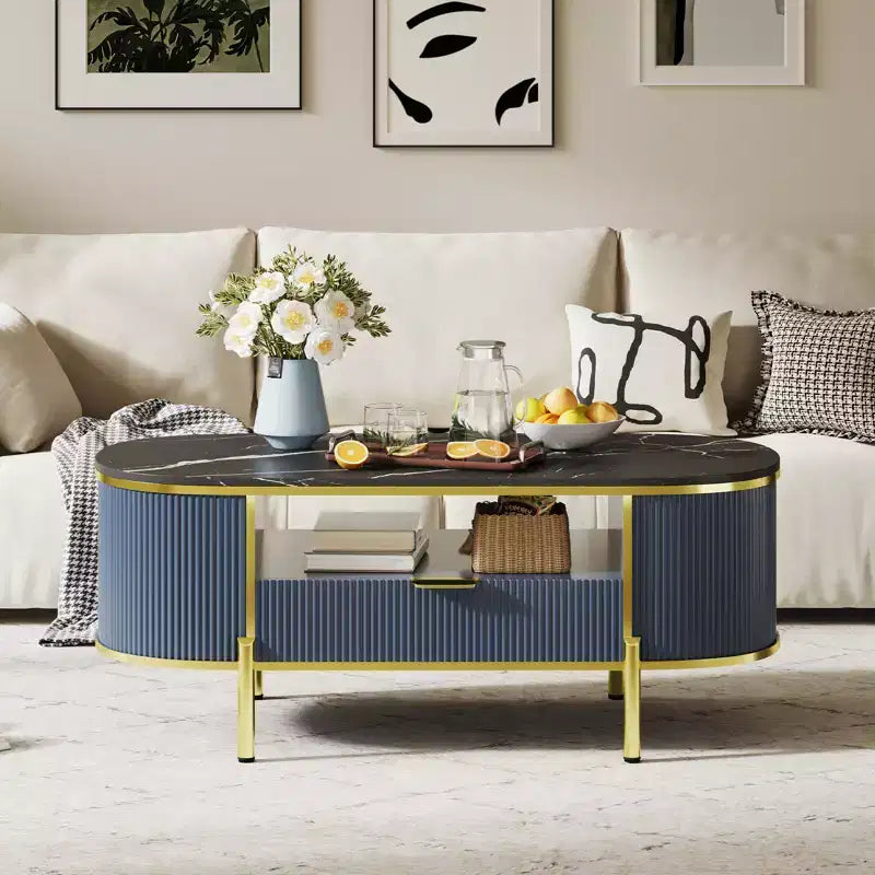 Table basse ovale cannelée bleu / chêne avec plateau effet marbre, cadre doré et tiroir