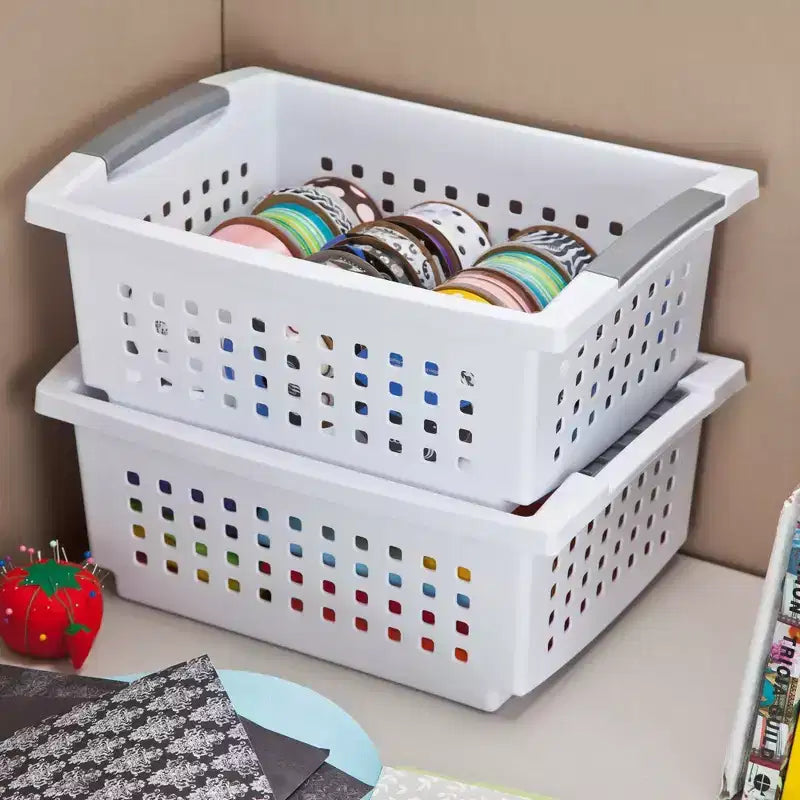 Petit panier empilable blanc avec accents gris, paquet de 18