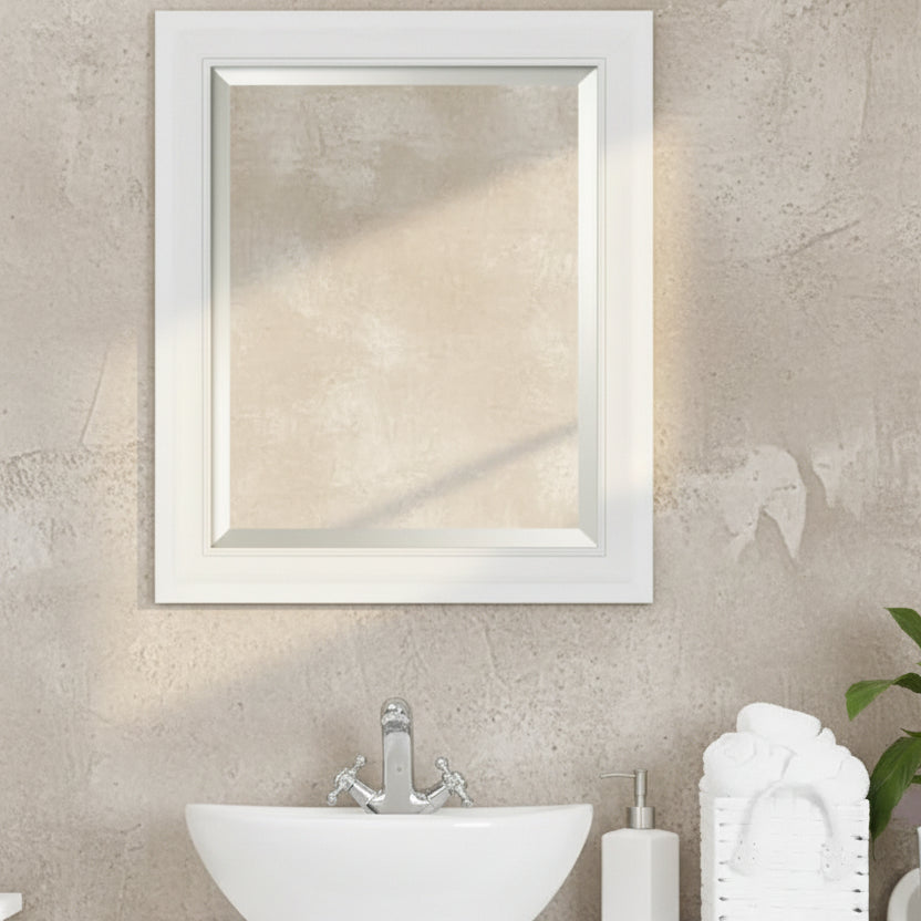 Miroir mural rectangulaire biseauté avec cadre blanc