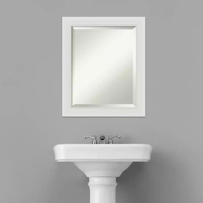 Miroir mural rectangulaire biseauté avec cadre blanc