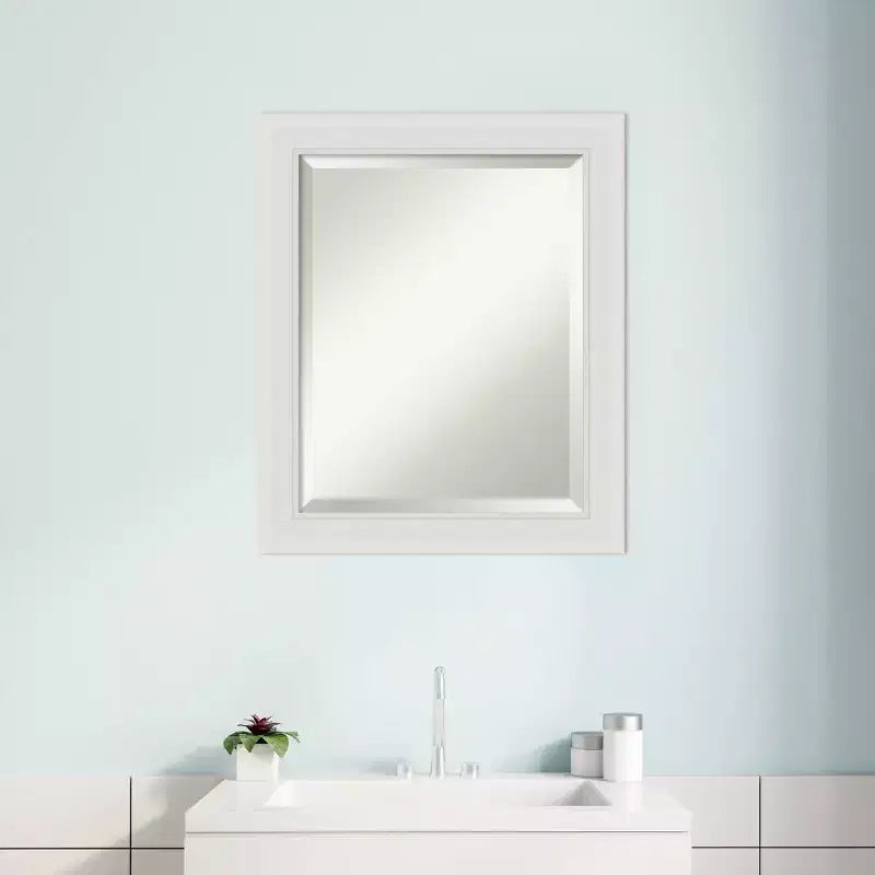Miroir mural rectangulaire biseauté avec cadre blanc